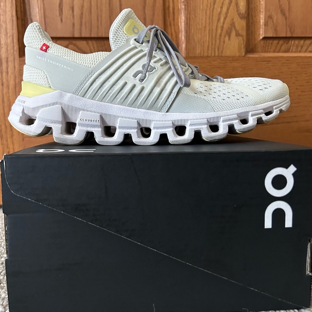 On Running Cloudswift White/Limelight Size 7